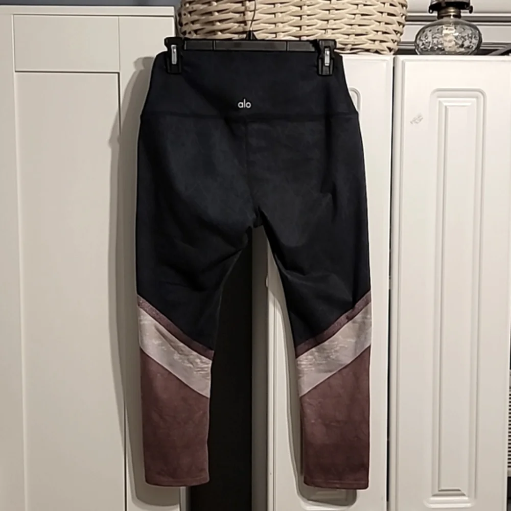 ALO Yoga Black & Brown Colorblock Leggings